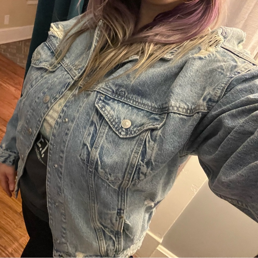 American Eagle Women’s Distressed Jean Jacket - Picture 4 of 7